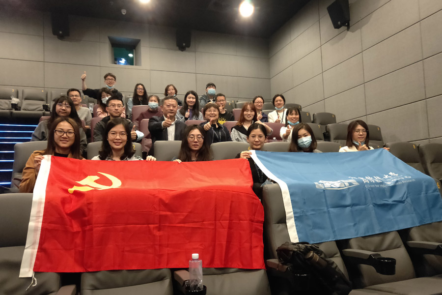人文社会科学学院党支部组织“三八”妇女节集体观影活动