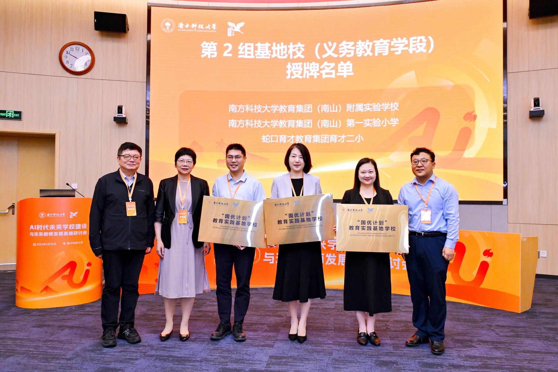 301777511331994345.jpg 签约2.JPG